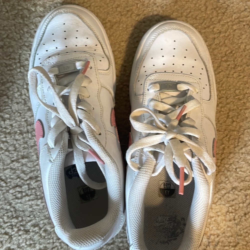 Pink and white nikes air force 1